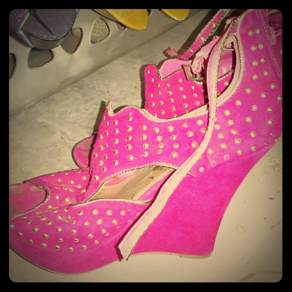 Pink and gold wedges